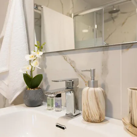 Lejlighed εlysian Iii Mavrovoúnion